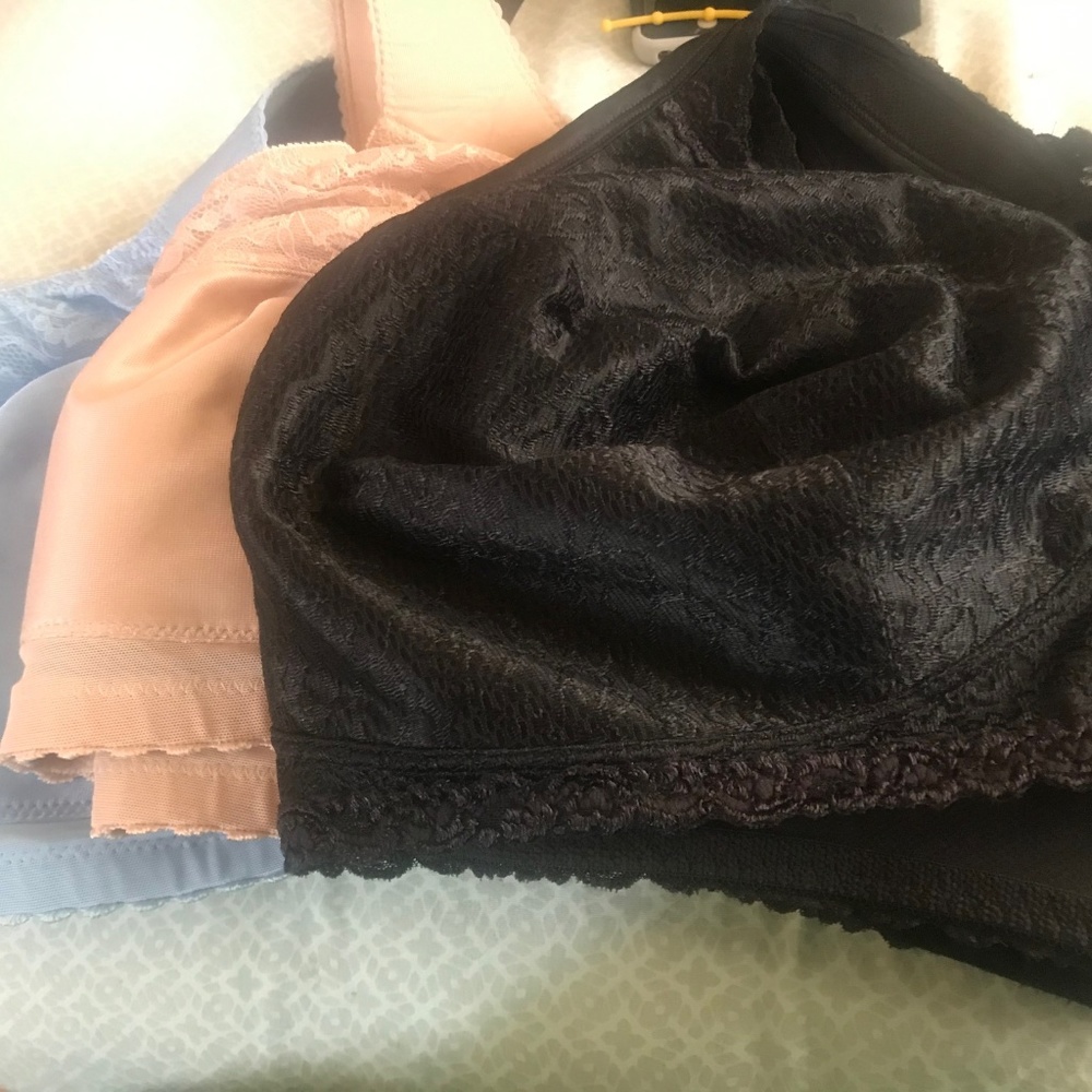 Lot of 3 Wireless Bras 52D